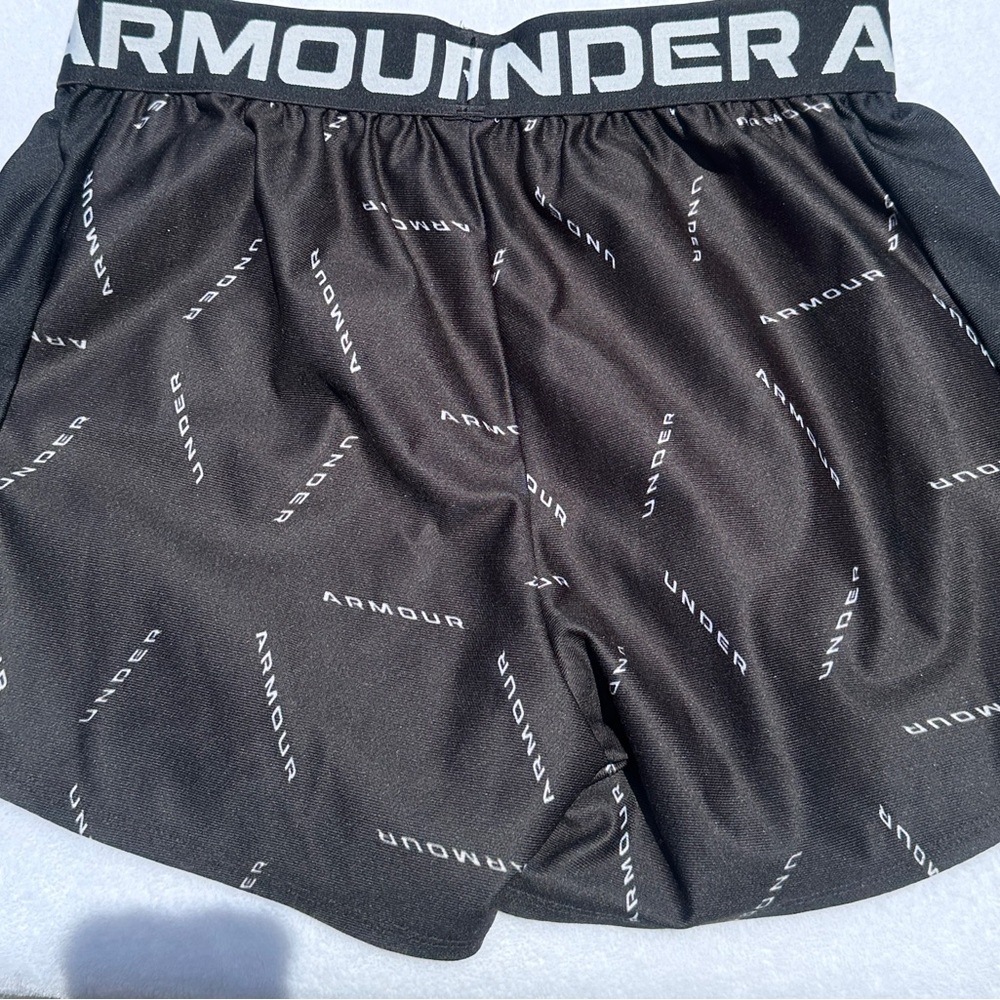 Under Armour Black Athletic Shorts Performance Moisture-Wicking